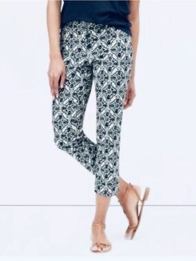 LOFT JULIE fit RIVIERA Print Crop Pants Size 6 Petite 23” inseam Navy White EUC
